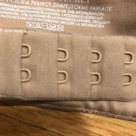 𝅺VICTORIA’S secrets perfect shape bra size 32 D. - Picture 6 of 6
